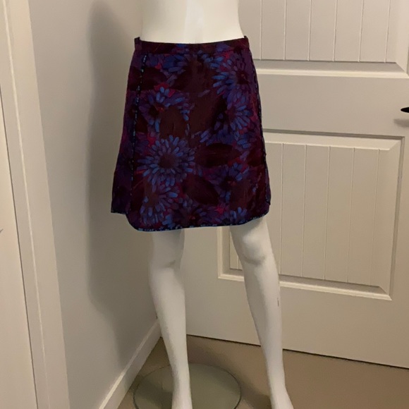 J Crew Women’s Purple Floral Brocade Skirt Size 8 - Picture 1 of 7
